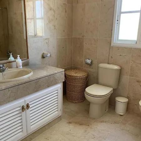 Noctua Lovely 4 Bedroom House And Pool Holiday home