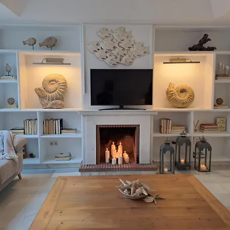 Noctua Lovely 4 Bedroom House And Pool Estepona