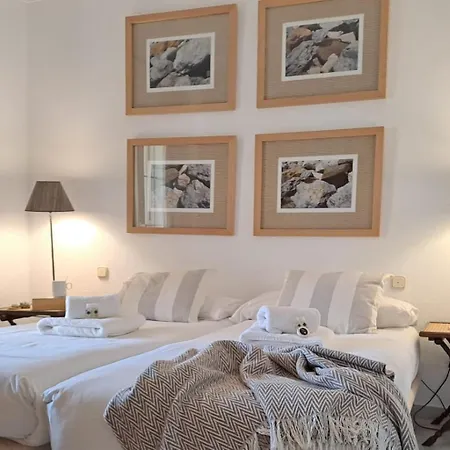 Noctua Lovely 4 Bedroom House And Pool Estepona