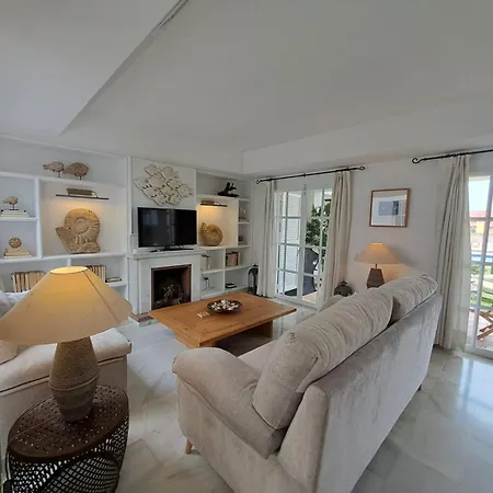 Noctua Lovely 4 Bedroom House And Pool Estepona